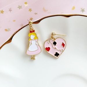 Alice in the wonderland Alice & Heart earring